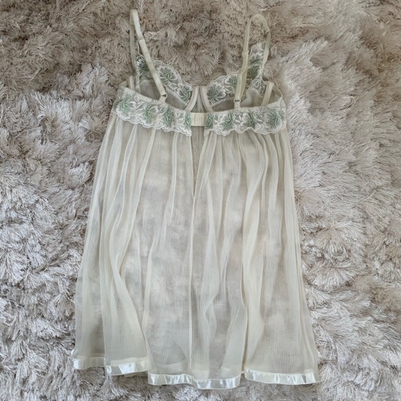 VS Cream & Mint Green Embroidered Slip - Picture 4 of 8